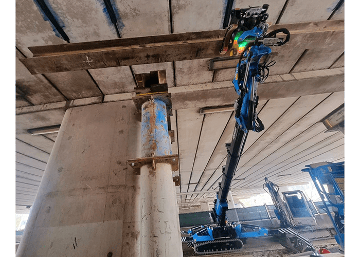 Hoeflon C30e en Multitool grijper huren Ecranes