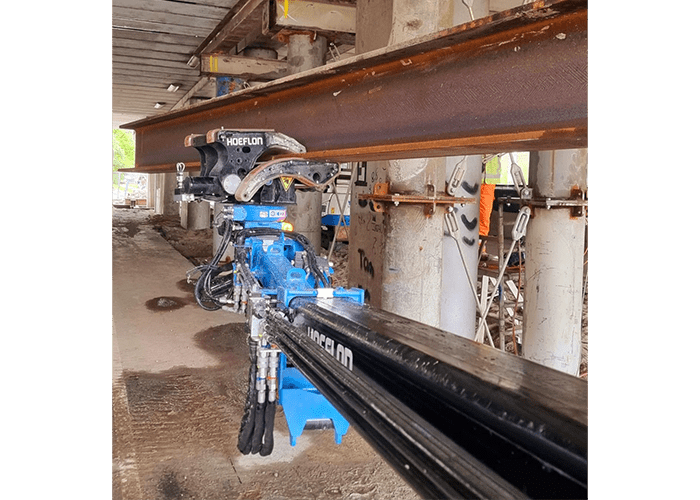 Hoeflon C30e en Multitool grijper huren Ecranes