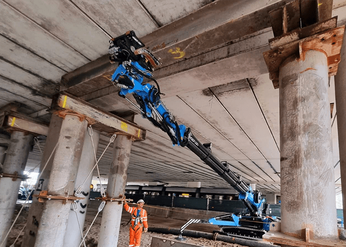 Hoeflon C30e en Multitool grijper huren Ecranes