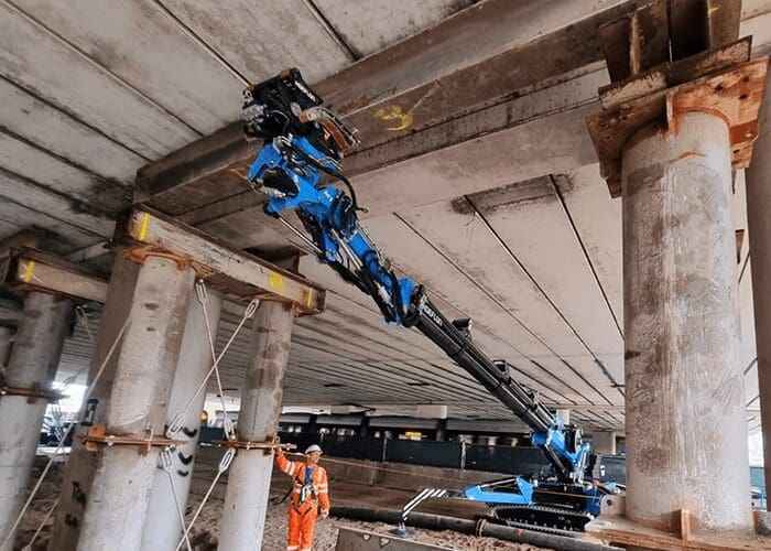 Hoeflon C30e en Multitool grijper huren Ecranes