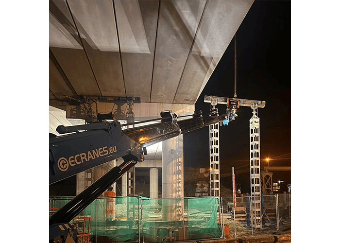 Hoeflon C30e met Multitool Claw Grijper huren Ecranes