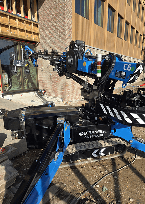 Hoeflon C6e minihijskraan en glaszuiger S800 huren Ecranes