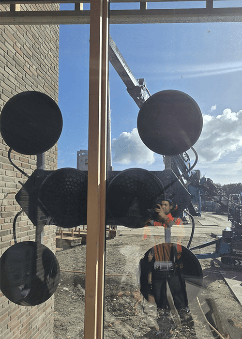 Hoeflon C6e minihijskraan en glaszuiger S800 huren Ecranes